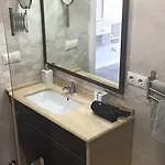 Isabel Manoja Ξενοδοχείο Τορρεμολίνος